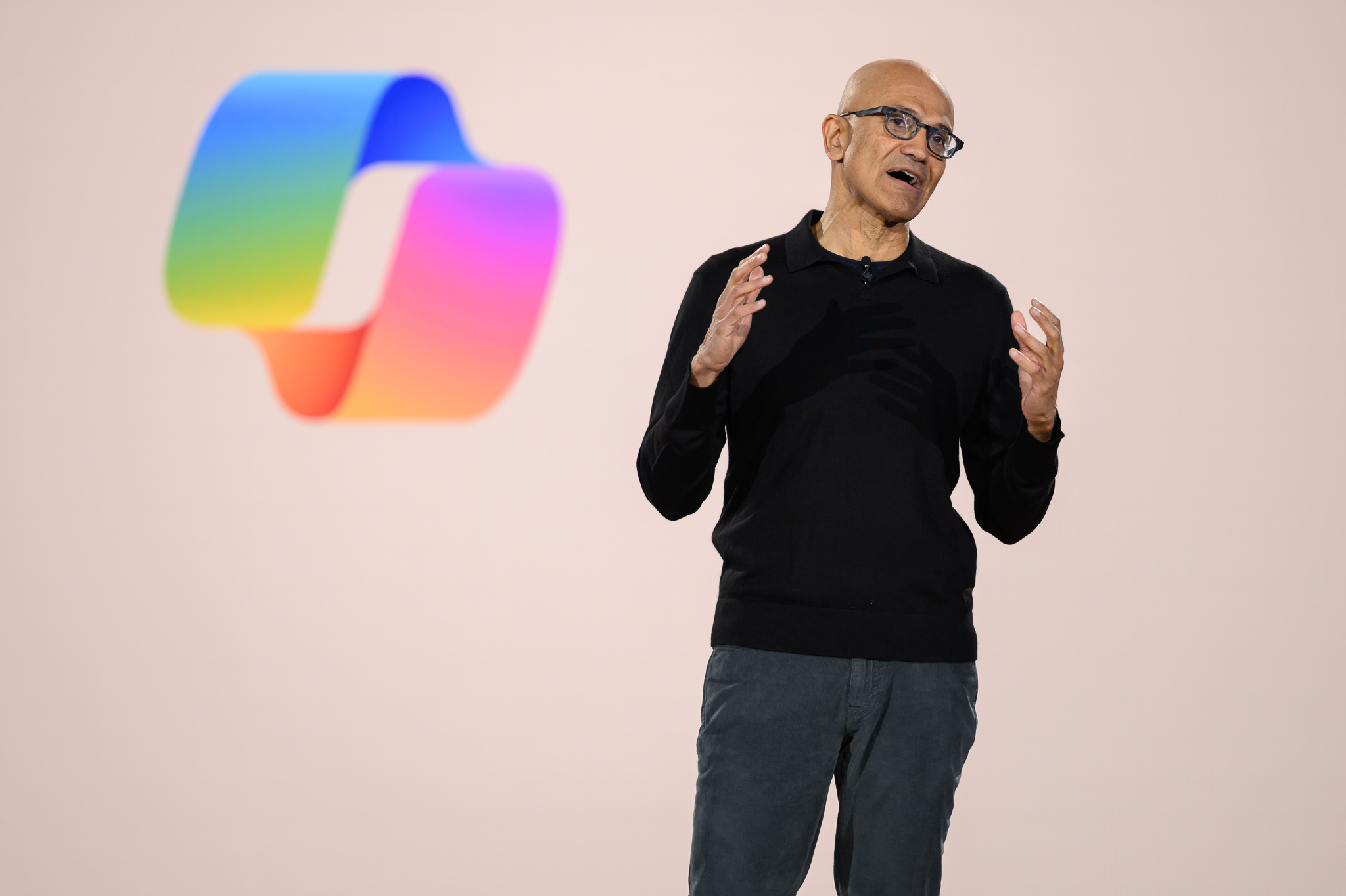 Microsoft voegt Copilot-apps samen, knipt eerst in features